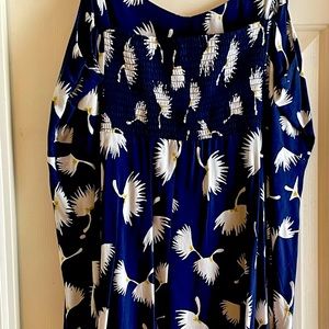 Blue white flowers xxl great condition smoke free home